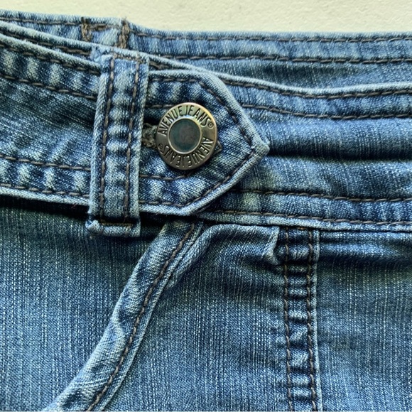 Avenue Medium Rise Stretch Blue Jean Shorts - Picture 3 of 10